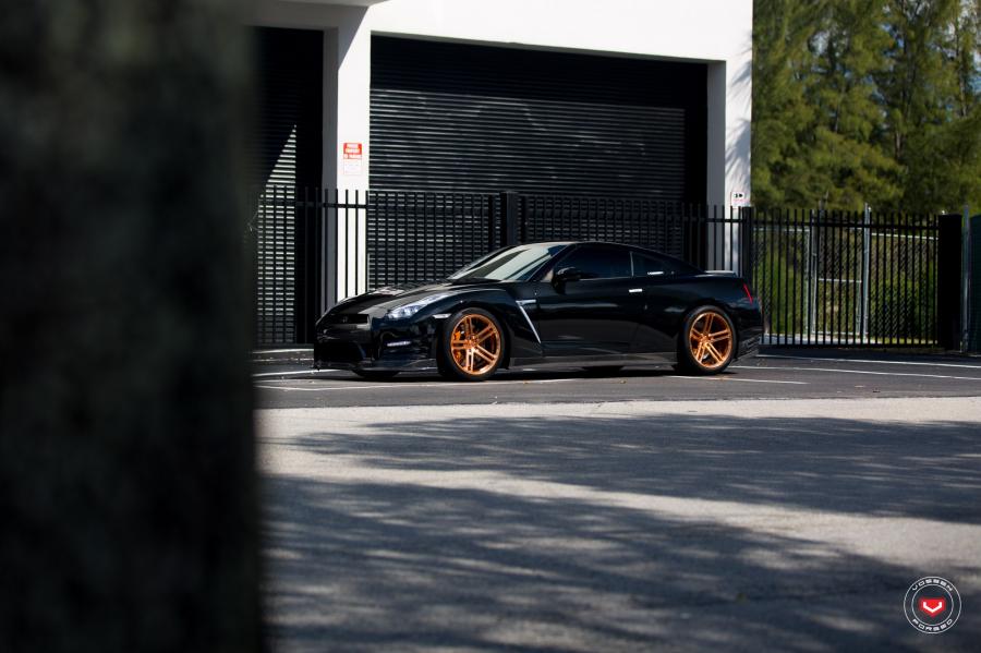  Nissan GT-R on Vossen Wheels (CG-202) 2017 года  (фото 13 из 51)